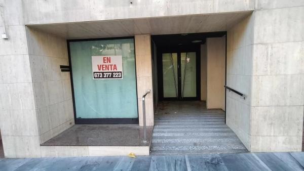 Local en avenida País Valencià