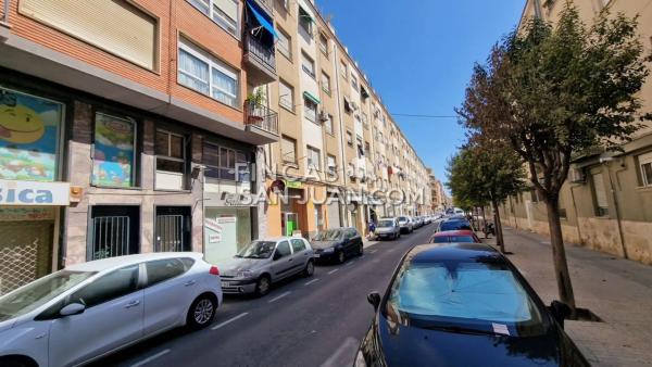 Local en calle Pintor Cabrera, 3