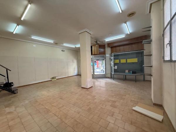 Local en calle el Camí, 71