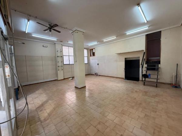 Local en calle el Camí, 71