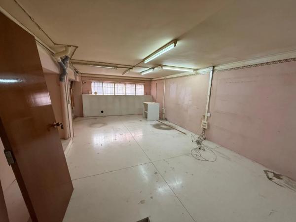 Local en calle el Camí, 71