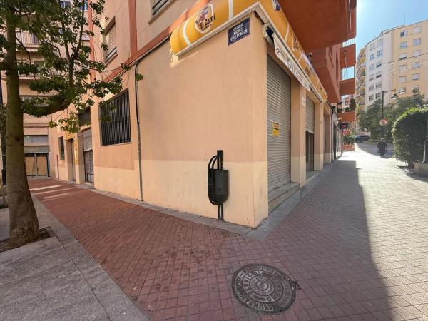 Local en calle el Camí, 71