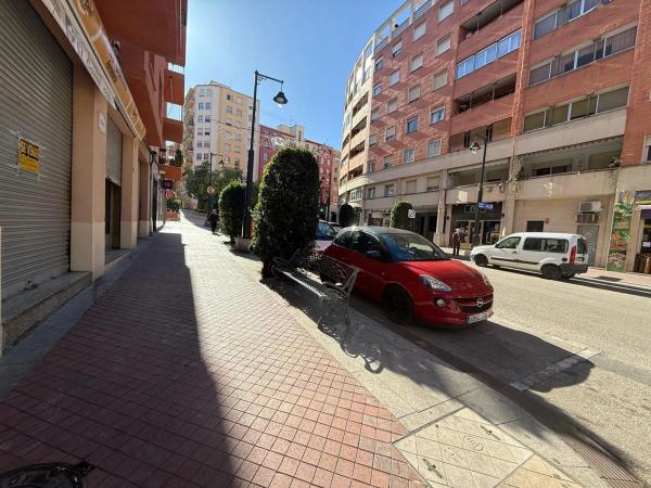 Local en calle el Camí, 71