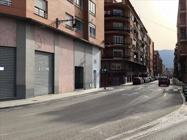 Local en avenida Tirant lo Blanc