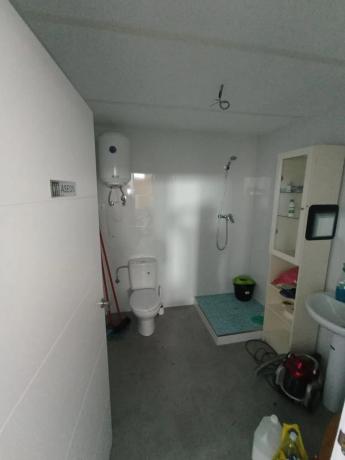 Local en avenida Tirant lo Blanc, 16