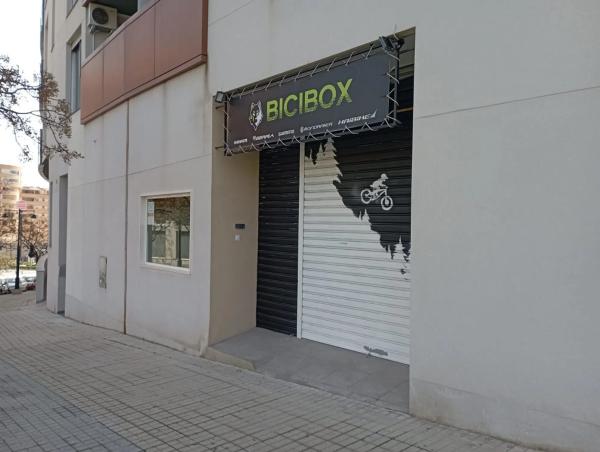 Local en avenida Tirant lo Blanc, 16