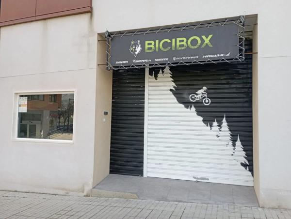 Local en avenida Tirant lo Blanc, 16