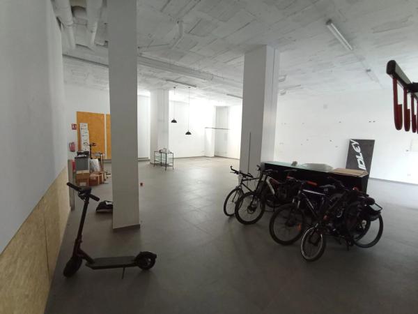 Local en avenida Tirant lo Blanc, 16