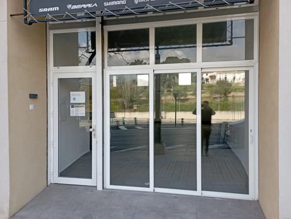 Local en avenida Tirant lo Blanc, 16