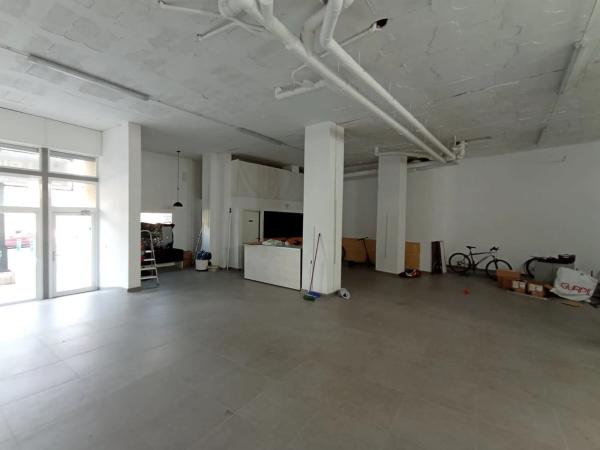 Local en avenida Tirant lo Blanc, 16