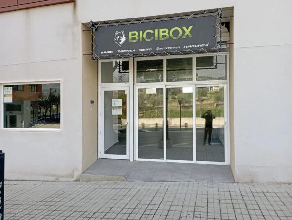 Local en avenida Tirant lo Blanc, 16