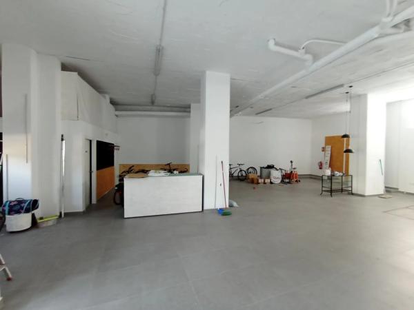 Local en avenida Tirant lo Blanc, 16