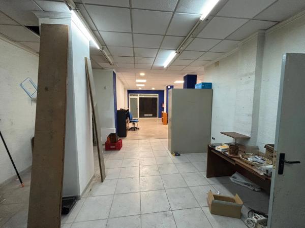 Local en calle entenza, 83