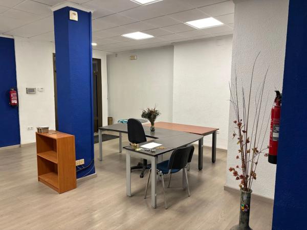 Local en calle entenza, 83