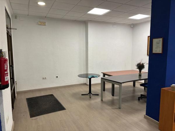 Local en calle entenza, 83