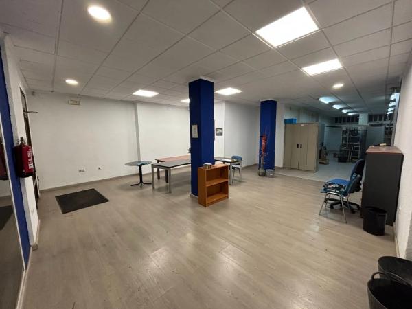 Local en calle entenza, 83