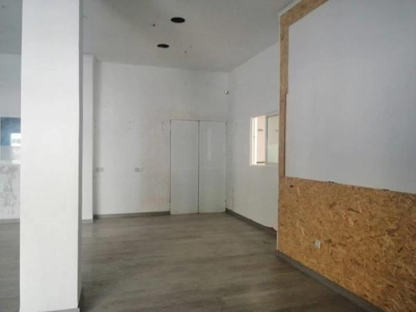 Local en avenida de Juan Carlos I, 27