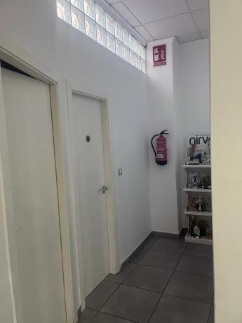 Local en calle Ibi, 43