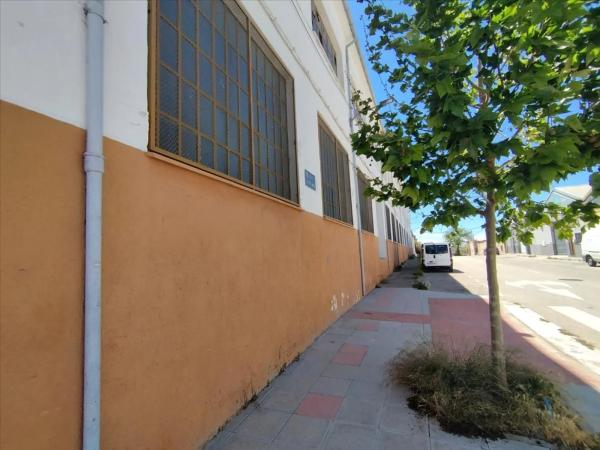 Nave en calle Gabriel Miró