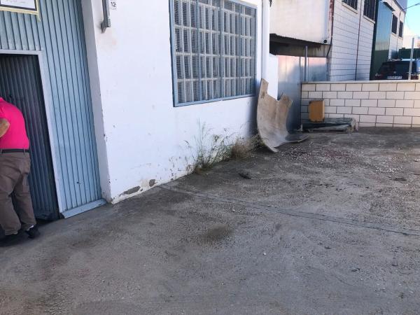 Nave en avenida Ibi, 52