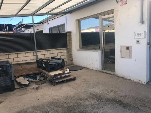 Nave en avenida Ibi, 52