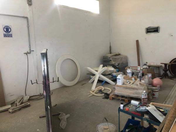 Nave en avenida Ibi, 52