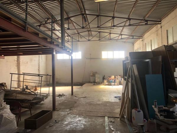 Nave en avenida Ibi, 52