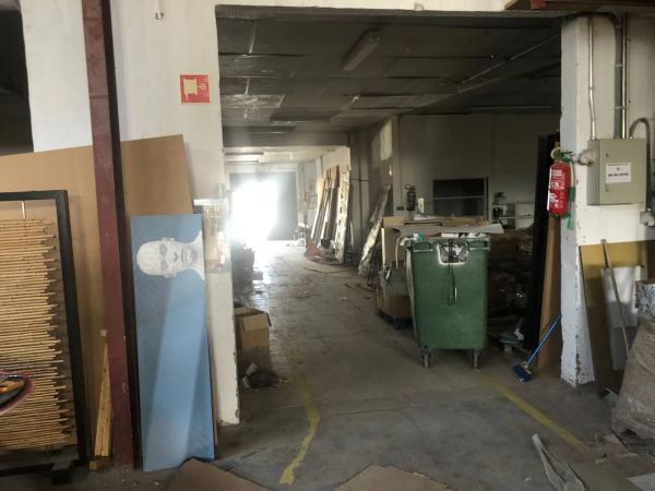 Nave en avenida Ibi, 52