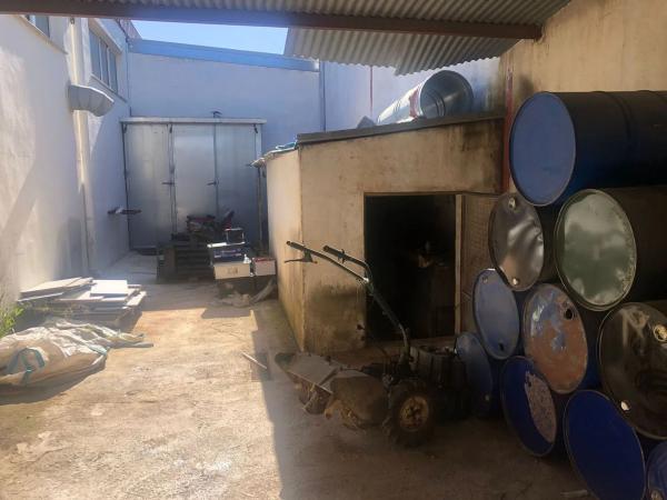 Nave en avenida Ibi, 52