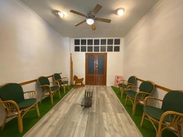 Local en calle Xixona, 28