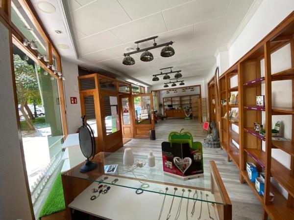 Local en calle Xixona, 28