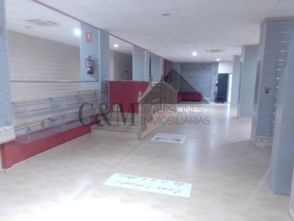 Local en calle Terrassa, 2