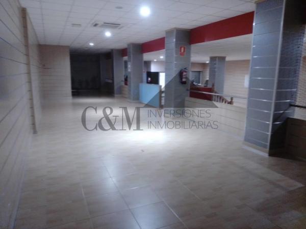 Local en calle Terrassa, 2