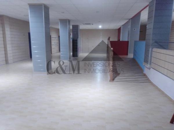 Local en calle Terrassa, 2