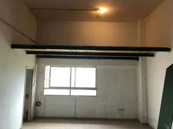 Local en calle Oliver, 25