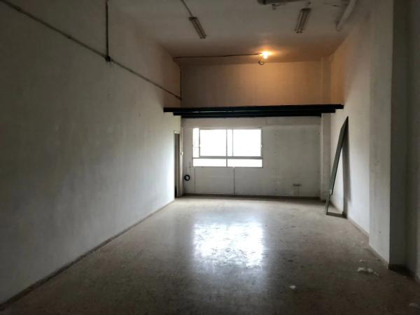 Local en calle Oliver, 25