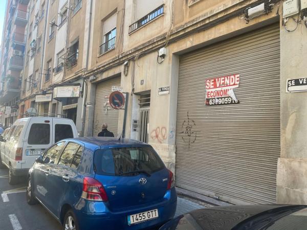 Local en calle Pintor Cabrera, 9