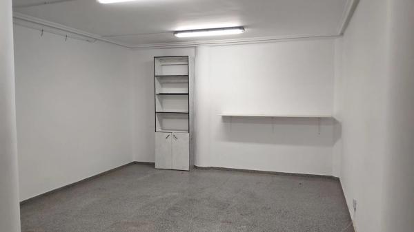 Local en calle Rafael Laliga Pérez, 3