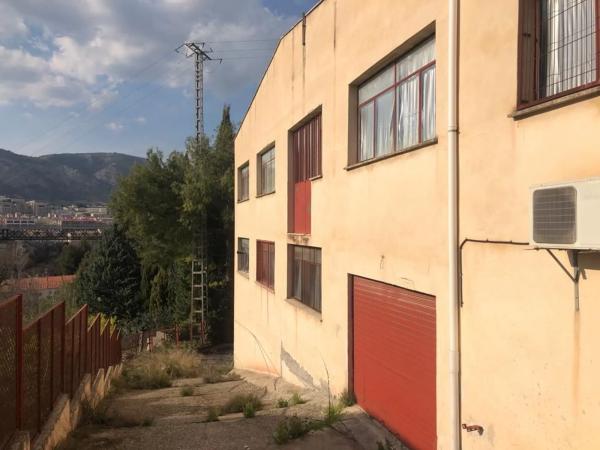 Nave en Carretra La Riba, 2