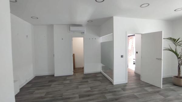 Local en calle de Laporta, 32