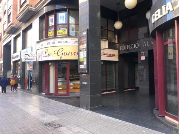 Local en alameda Camilo Sesto, 74