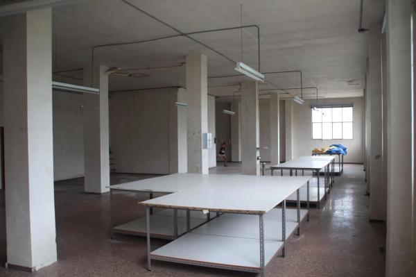 Local en calle Calderón, 4