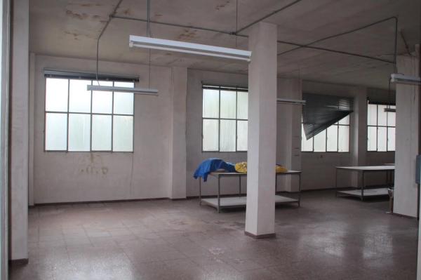 Local en calle Calderón, 4