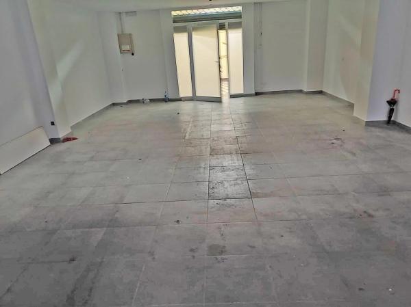 Local en avenida Alameda, 82