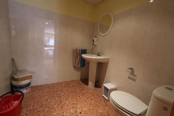 Local en calle el Salvador, 26