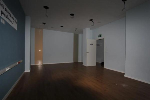 Local en calle el Salvador, 26