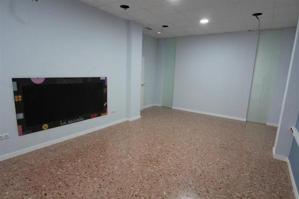 Local en calle el Salvador, 26