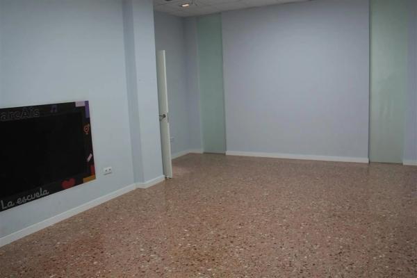 Local en calle el Salvador, 26