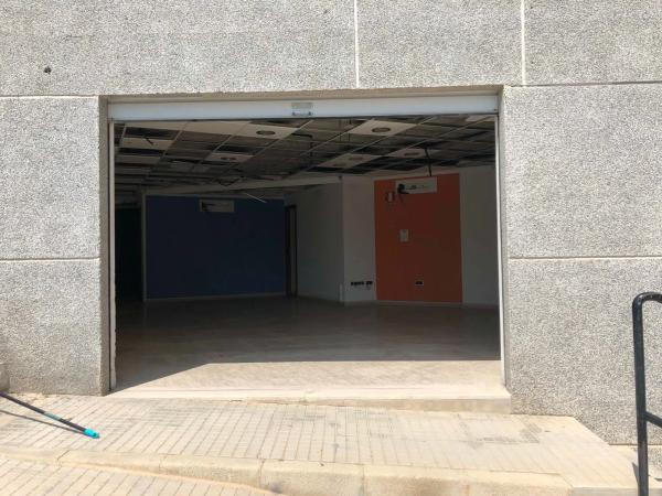 Local en calle Benidoleig, 18