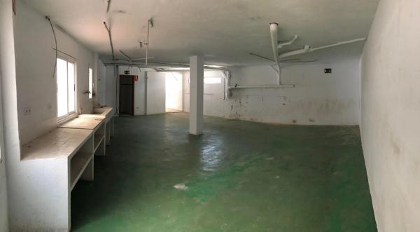 Local en calle Benidoleig, 18